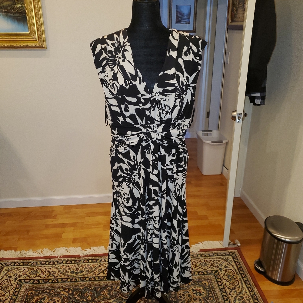 New, unused, sleeveless midi dress